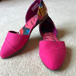 NEW Pink Tom’s Flats with cool geo pattern